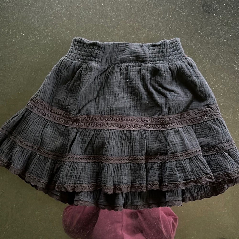 Katie J NYC black ruffled skirt (size XL tween)